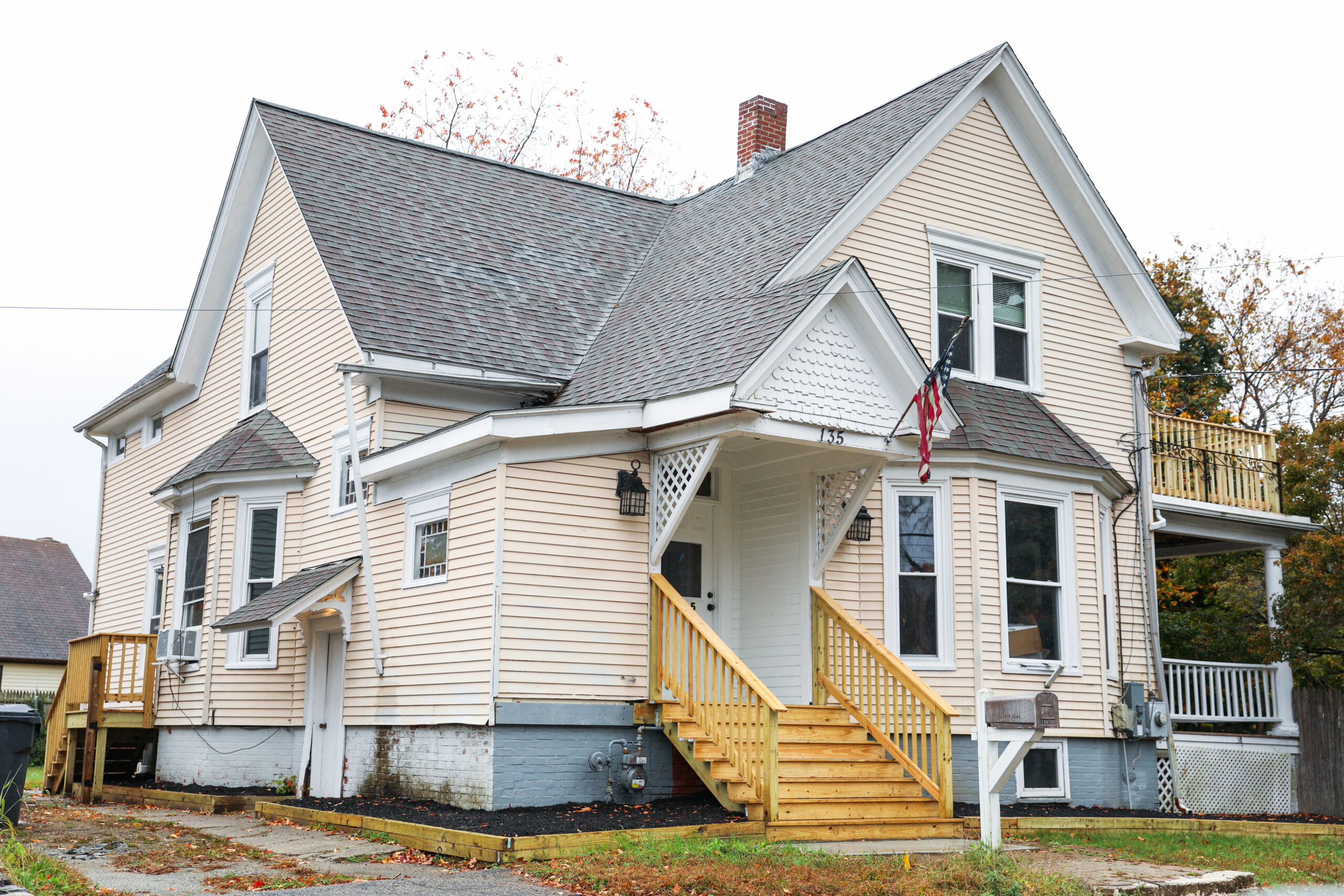 Board and batten vinyl siding